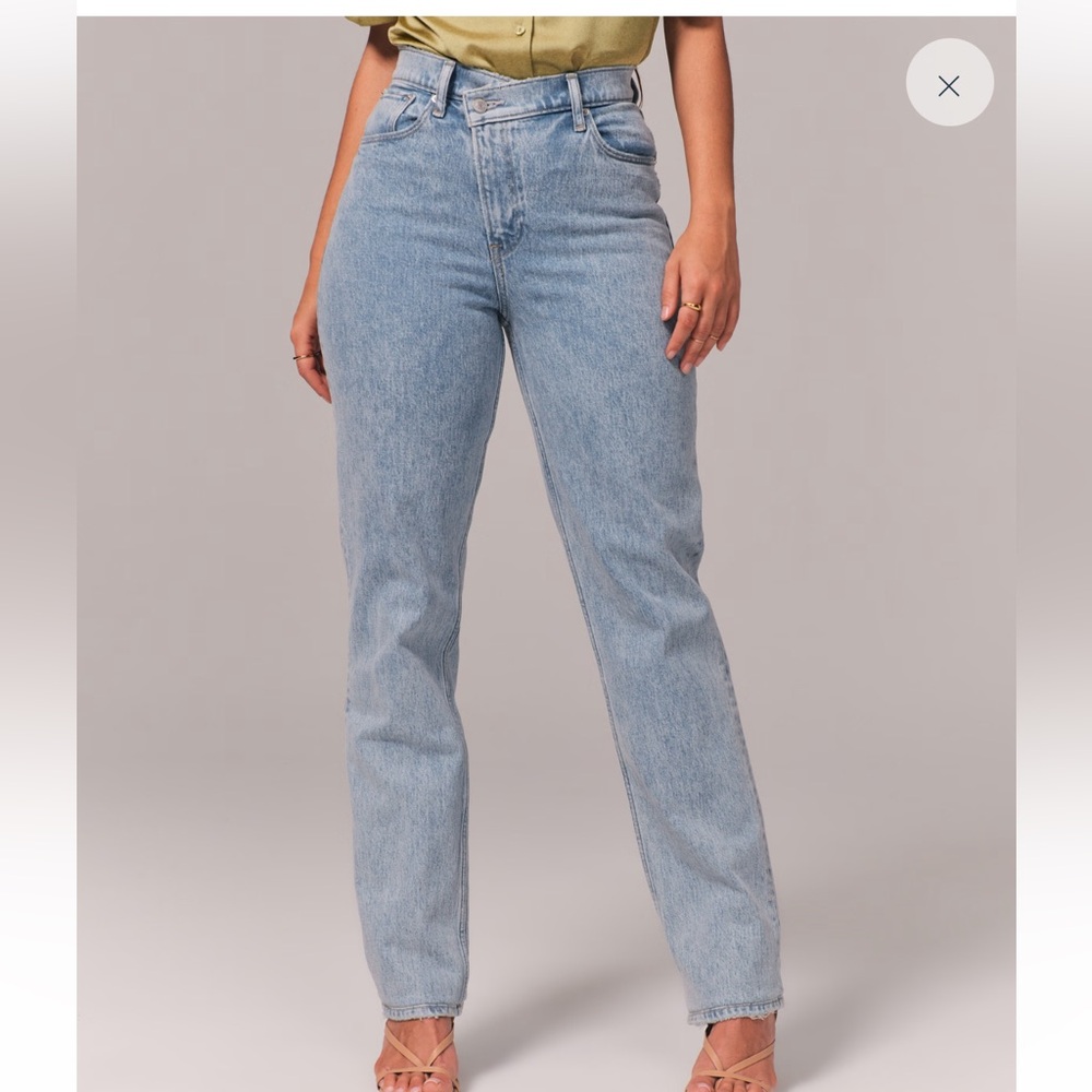 Abercrombie & Fitch The 90’s Straight Ultra High Rise Criss-Cross jeans